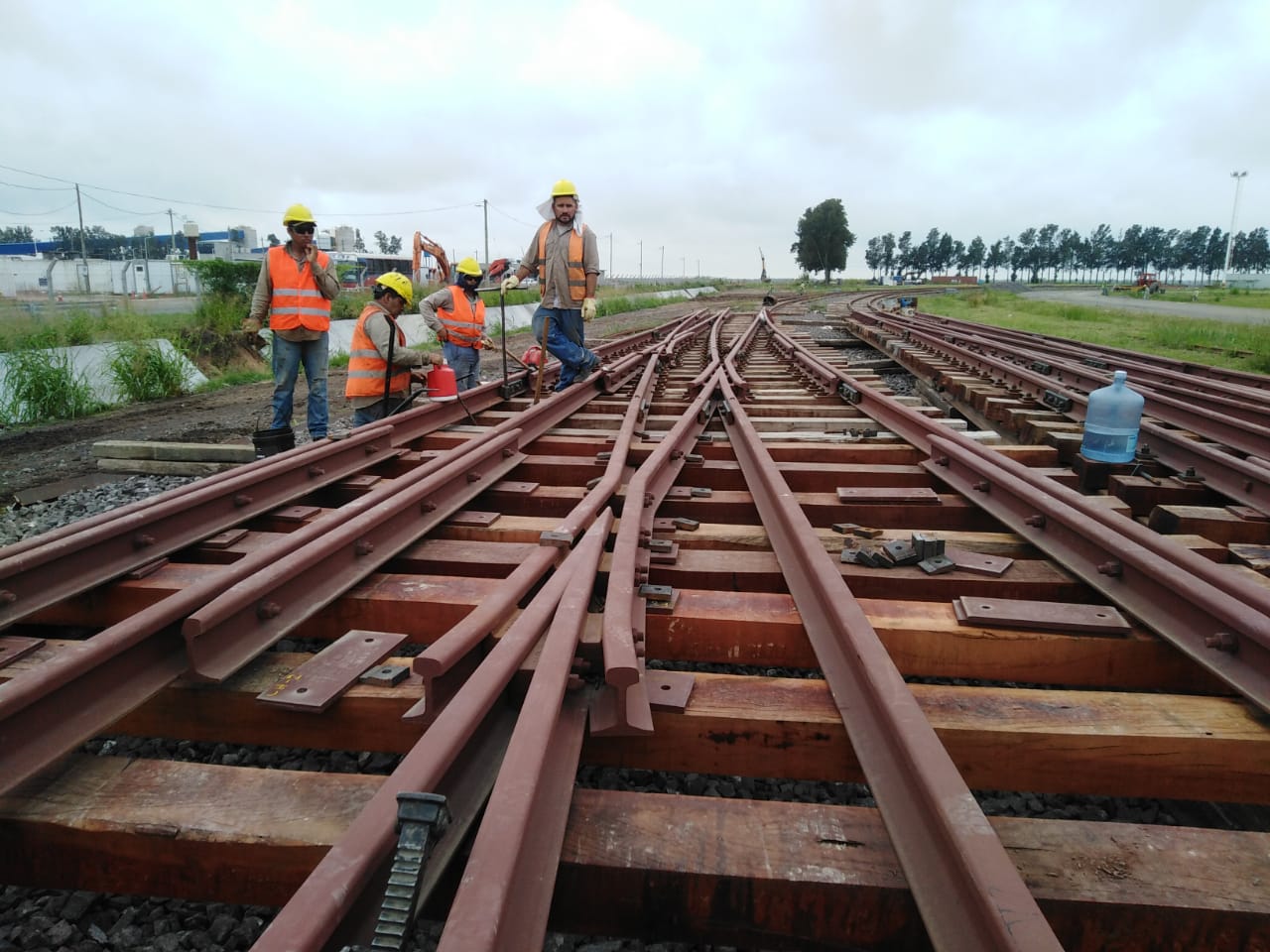 EJECUCIÓN DESVÍO FERROVIARIO PARTICULAR PLANTA AGD PUERTO TIMBÚES - Imagen 4