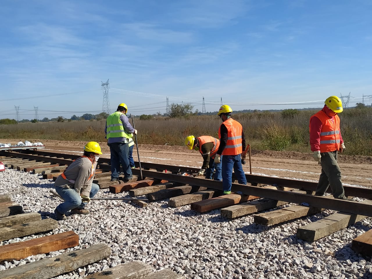 EJECUCIÓN DESVÍO FERROVIARIO PARTICULAR PLANTA AGD PUERTO TIMBÚES - Imagen 9