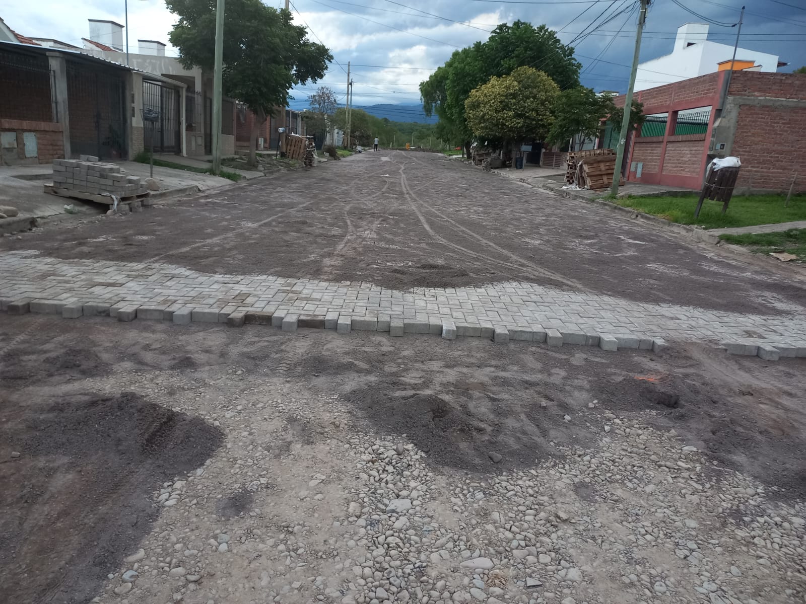 PAVIMENTO ARTICULADO CON ADOQUINES DE HORMIGÓN DE ALTO TRÁNSITO EN BARRIO EL HUAICO DE LA CIUDAD DE SALTA - Imagen 3