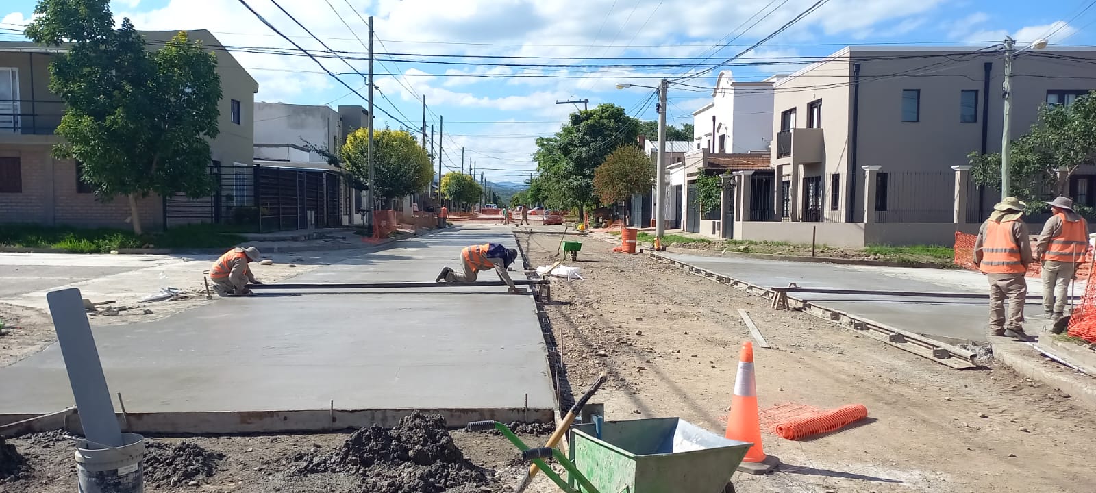 PAVIMENTO ARTICULADO CON ADOQUINES DE HORMIGÓN DE ALTO TRÁNSITO EN BARRIO EL HUAICO DE LA CIUDAD DE SALTA - Imagen 4